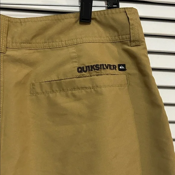 Quiksilver Amphibians Men's Dark Khaki Flat Front Shorts - Picture 3 of 5
